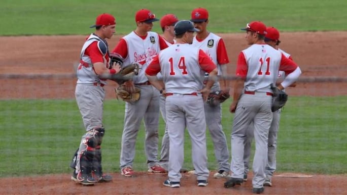 Sioux Falls baseball team huddles around the pitchers mound