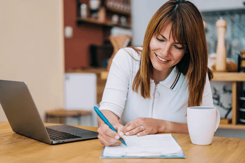 woman completing fundraising assessment